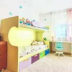 Spacious With Garden & Terrace Apartmán