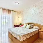 Apartmán Spacious With Garden & Terrace *