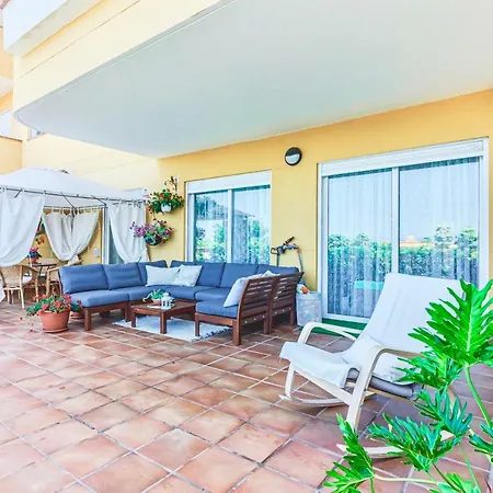 شقة Spacious With Garden & Terrace *