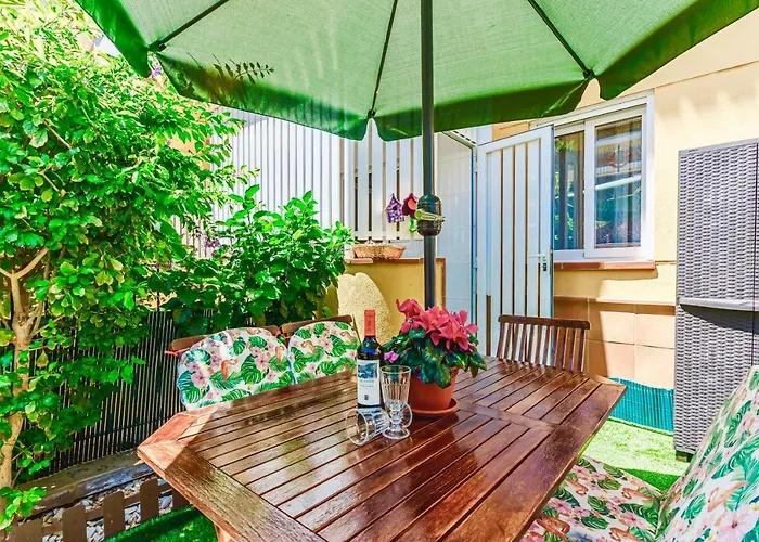 Apartman Charming With A Cozy Terrace