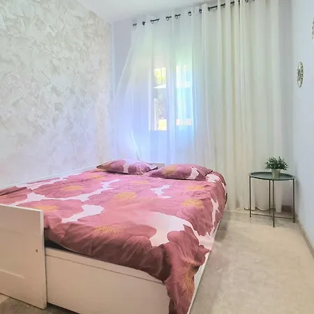 Spacious With Garden & Terrace