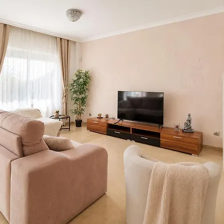 Spacious With Garden & Terrace