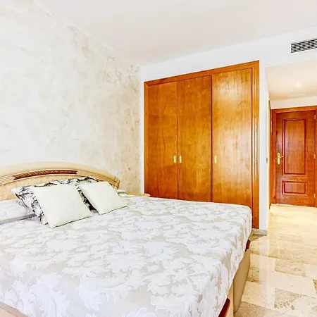 Spacious With Garden & Terrace דירה