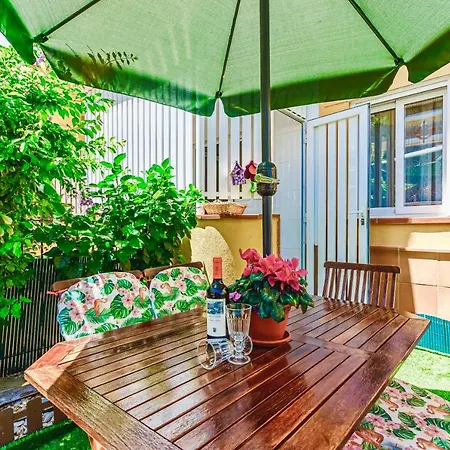 Apartamento Spacious With Garden & Terrace