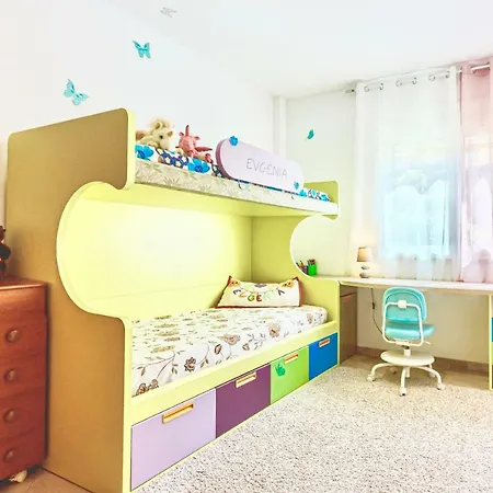 Spacious With Garden & Terrace דירה