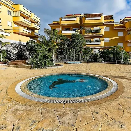Spacious With Garden & Terrace דירה *