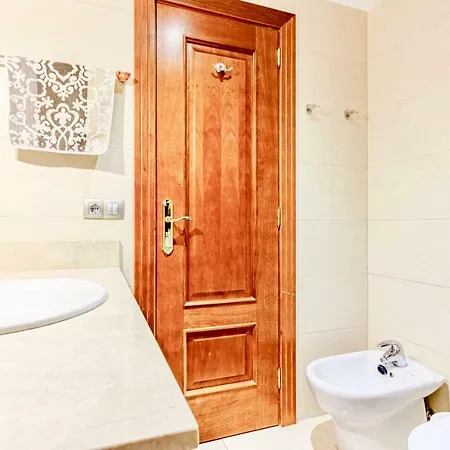 Spacious With Garden & Terrace דירה