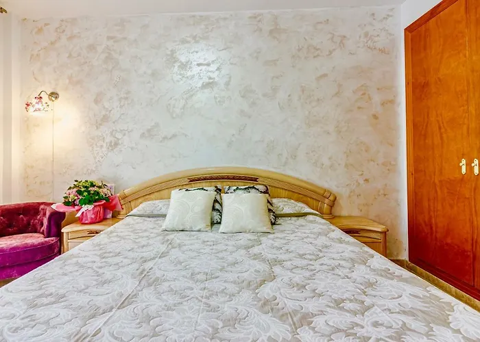 Charming With A Cozy Terrace Appartement *