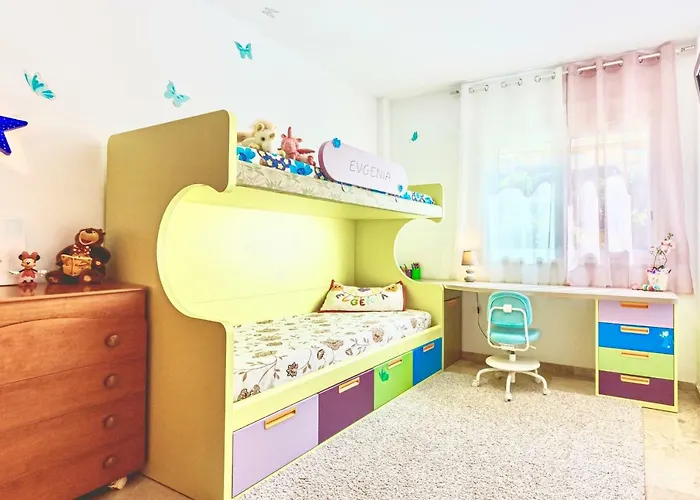 Charming With A Cozy Terrace Appartement